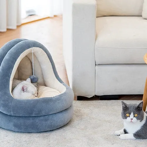 Luxurious Nesting Cave