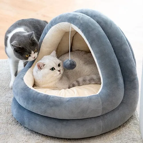 Luxurious Nesting Cave